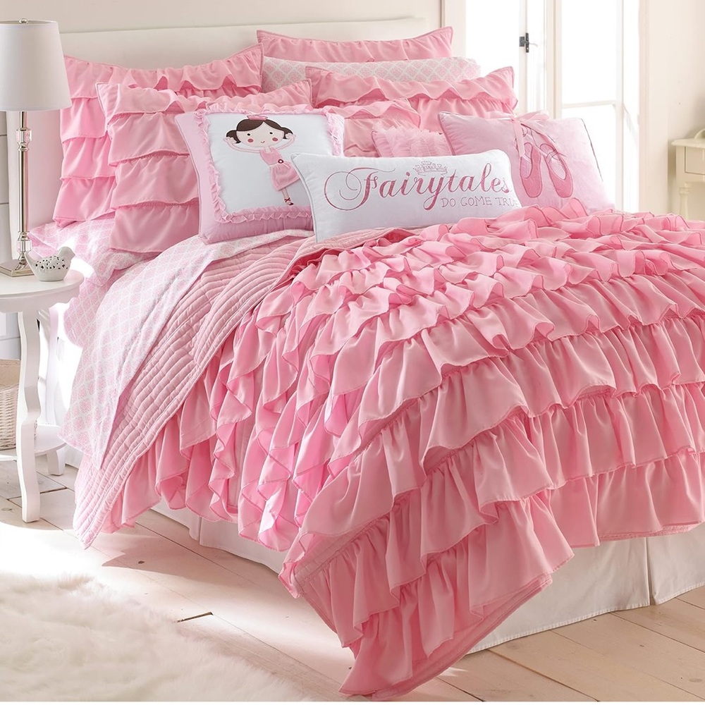 Levtex Bella 3-Piece Full/Queen Quilt Set in Pink (quilt w 2 shams)